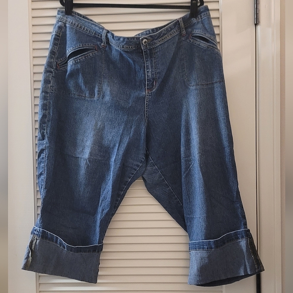 Carolina Blues - (Plus-Size) Cuffed Cropped Jeans With Pockets